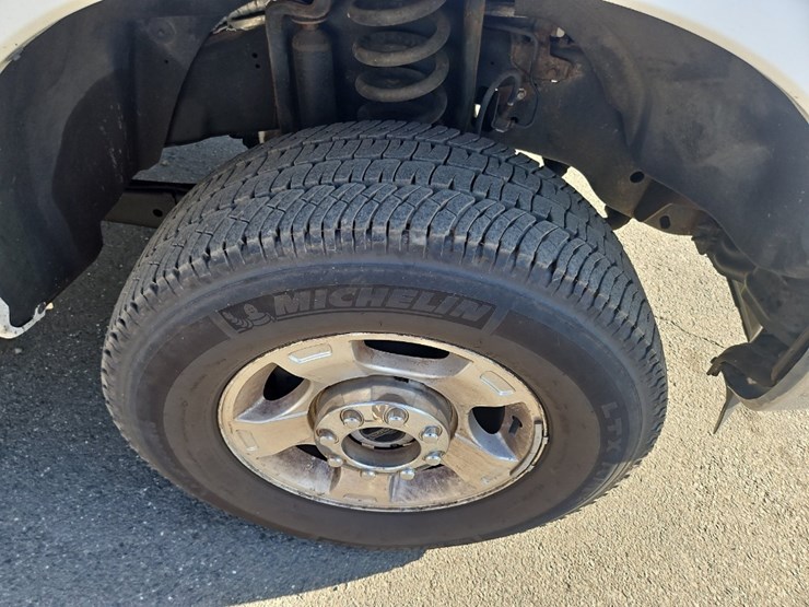 2015-ford-f350-xlt-image-13