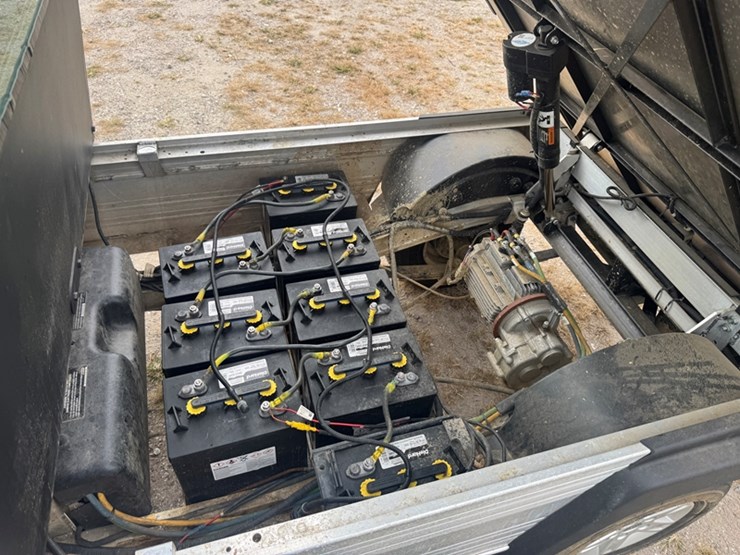 club-car-carry-all-710-electric-golf-cart-cab,-electric-dump-203hrs-showing-and-2033-miles-image-11