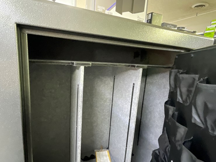#4087-•-surelock-security-the-boss-(76)-gun-safe-image-9