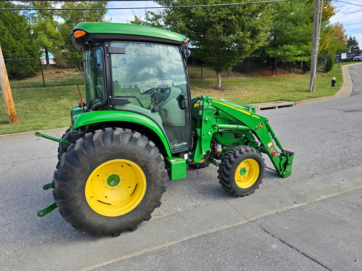 john-deere-4044r-image-22