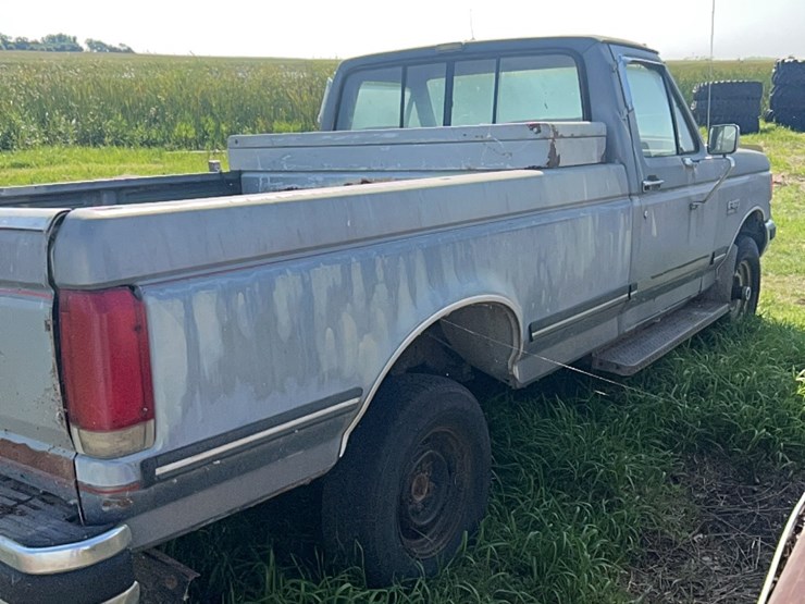 1987-ford-xlt-half-ton-lariat-four-wheel-drive-pick-up,-six-cylinder-gas,-lockouts,-believed-to-run,-didn’t-try-starting-it-image-19