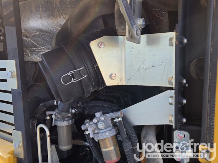 2022-deere-26g-image-48