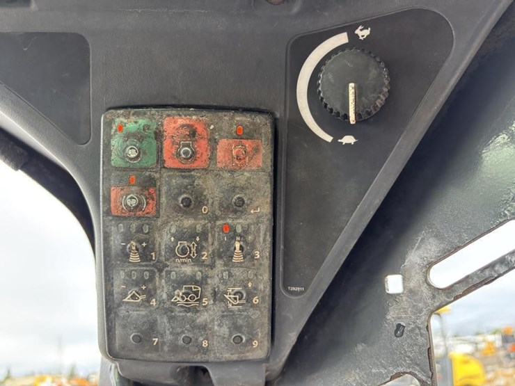 deere-325g-image-29