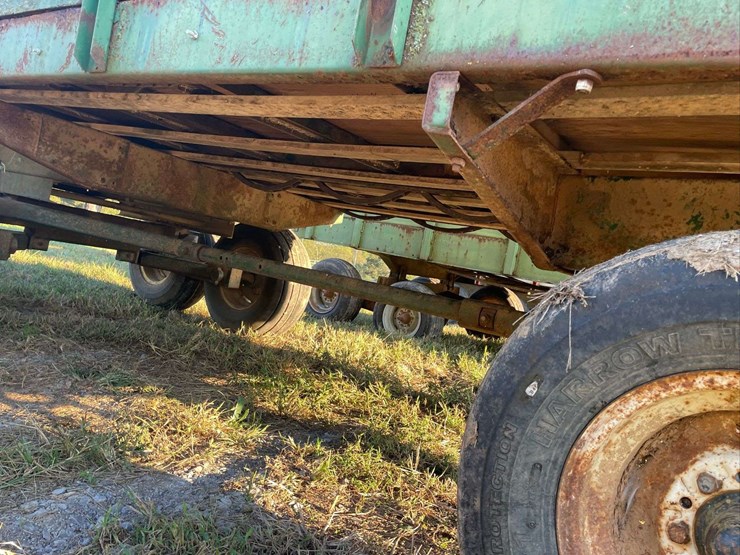 badger-tandem-axle-silage-wagon-image-11