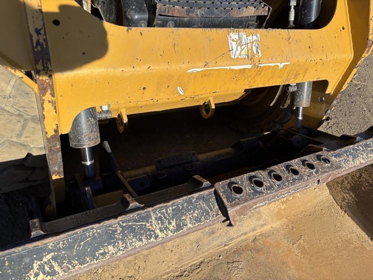caterpillar-226d-image-12