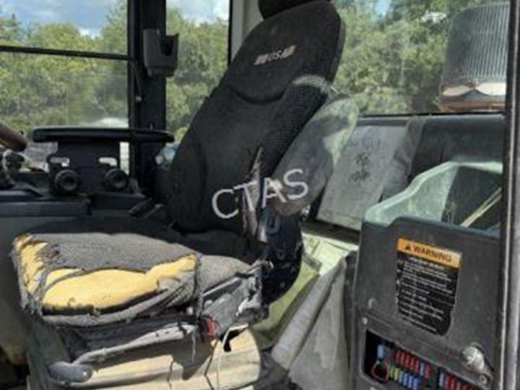#220-•-doosan-wheel-loader-w/-bucket-image-28