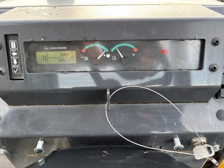 2019-deere-210l-image-38