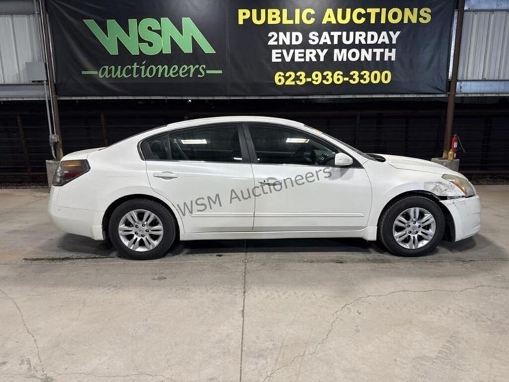 2012-nissan-altima-sdn-image-1