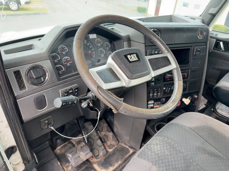 2014-caterpillar-ct660-image-31