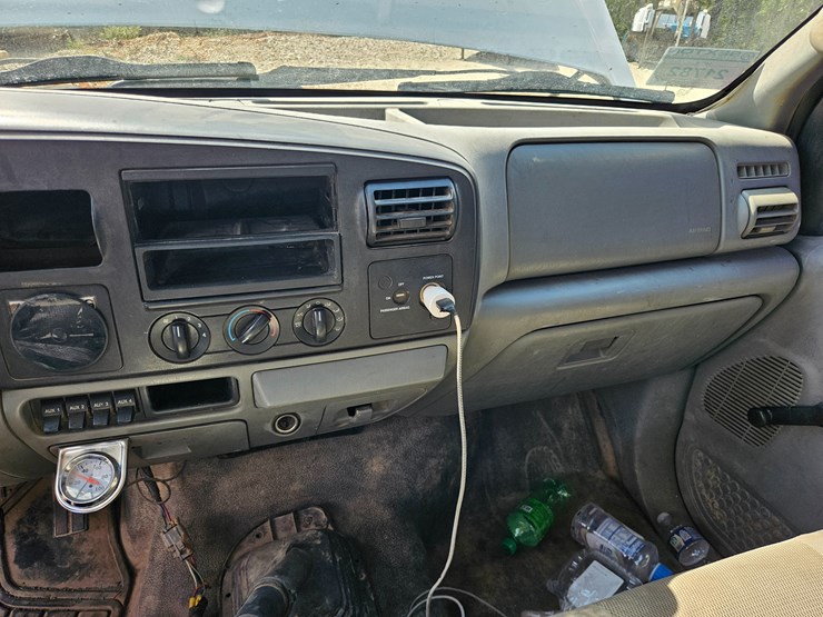 2005-ford-f550-image-42
