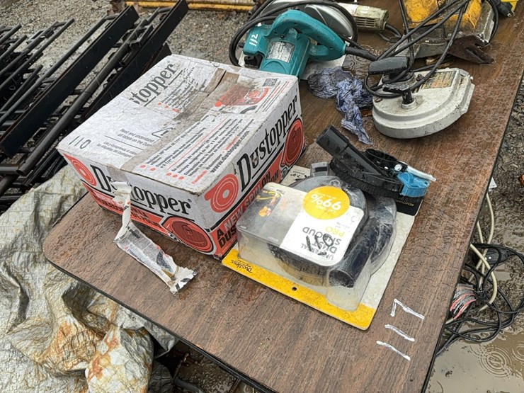 dewalt-dwe6401ds-electric-disc-sander-with-new-dust-stopper-dust-collector,-new-universa-dust-shroud-support-equipment-image-2