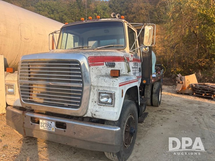 ford-l8000-image-12