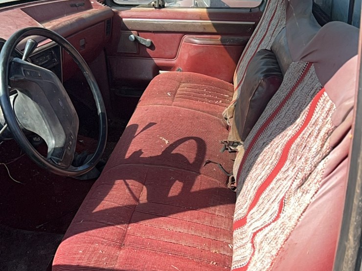 1987-ford-xlt-half-ton-lariat-four-wheel-drive-pick-up,-six-cylinder-gas,-lockouts,-believed-to-run,-didn’t-try-starting-it-image-23