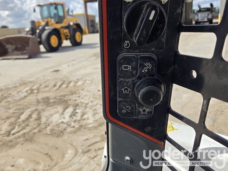 2022-bobcat-t76-image-50