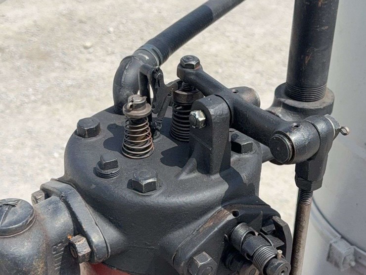 2-hp-international-harvester-“famous”-vertical-engine-with-cooling-tank-image-25
