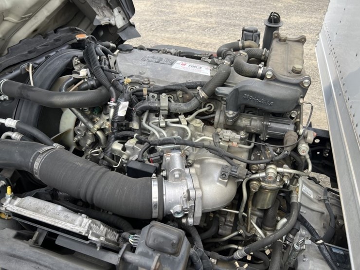 2011-isuzu-nrr-image-11