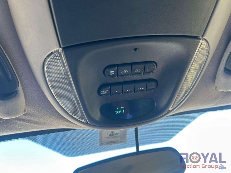 2003chrysler-town-&amp;-country-van-image-36
