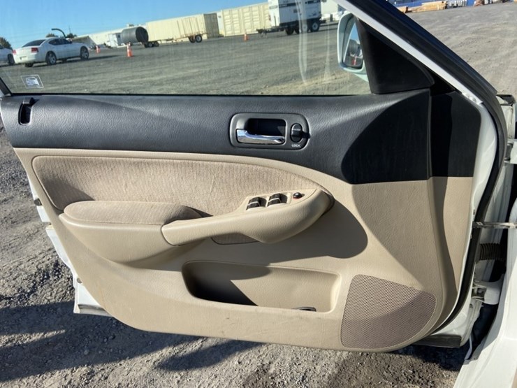 2003-honda-civic-hybrid-sedan-image-19
