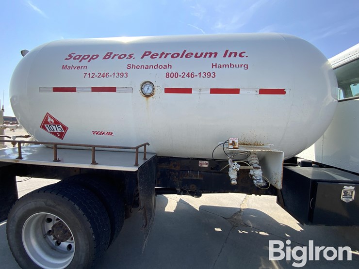 2010-peterbilt-335-image-15