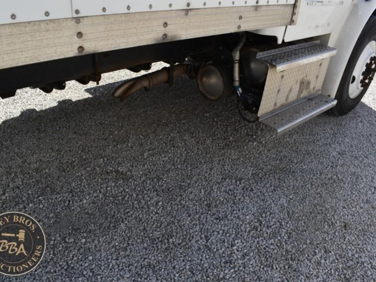 2022-freightliner-business-class-m2-100-image-28