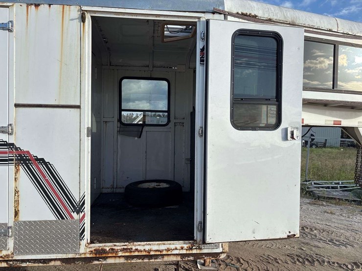 1996-parker-trailers-travalong-t/a-gooseneck-livestock-trailer-image-8