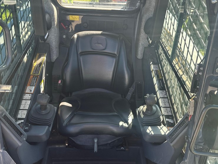 2016-deere-326e-image-14