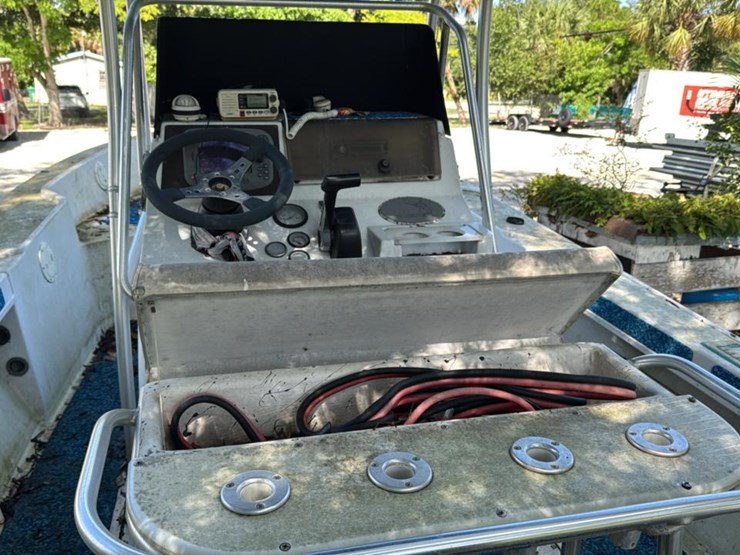 #116-•-1997-mako-fishing-boat-image-14