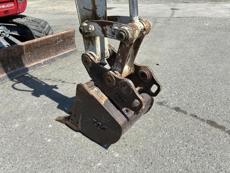 2019-takeuchi-tb240-image-6