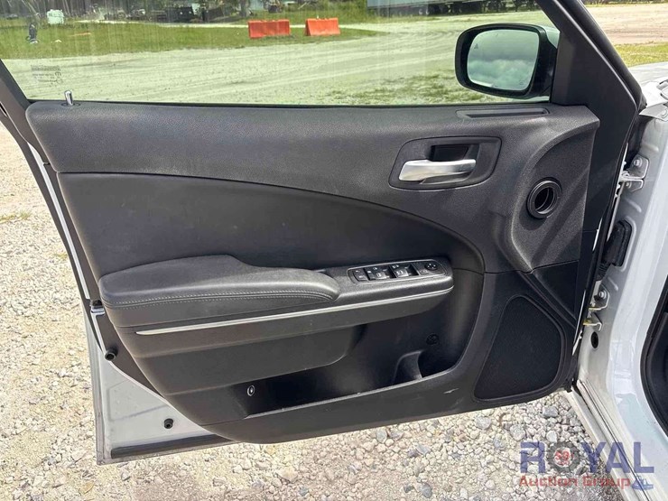 2018-dodge-charger-sedan-image-10