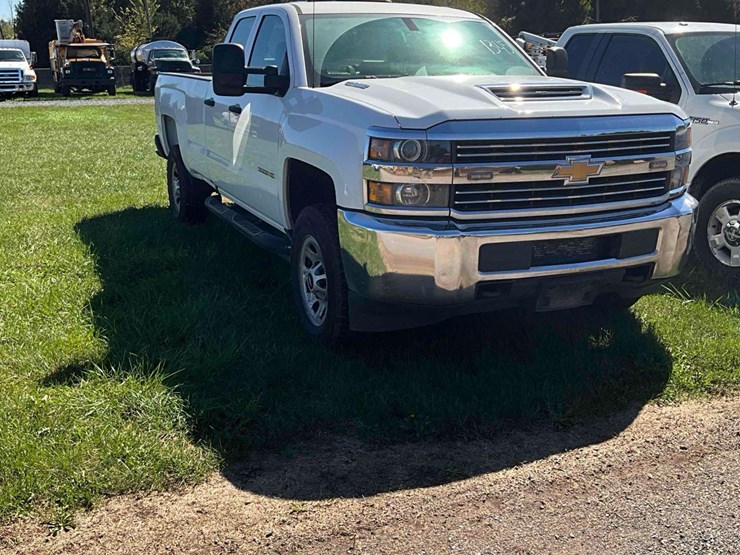 2017-chevy-3500hd-pick-up-image-11