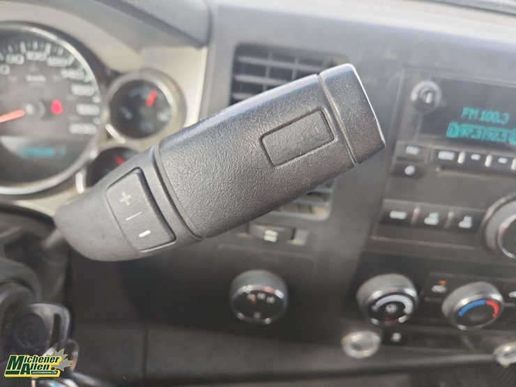 2011-chevrolet-silverado-2500hd-image-11