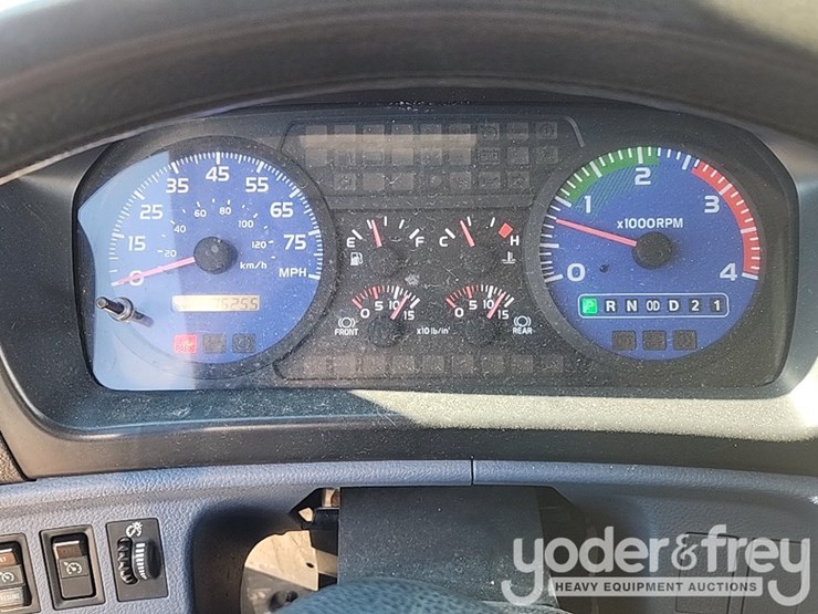 2006-hino-268-image-35
