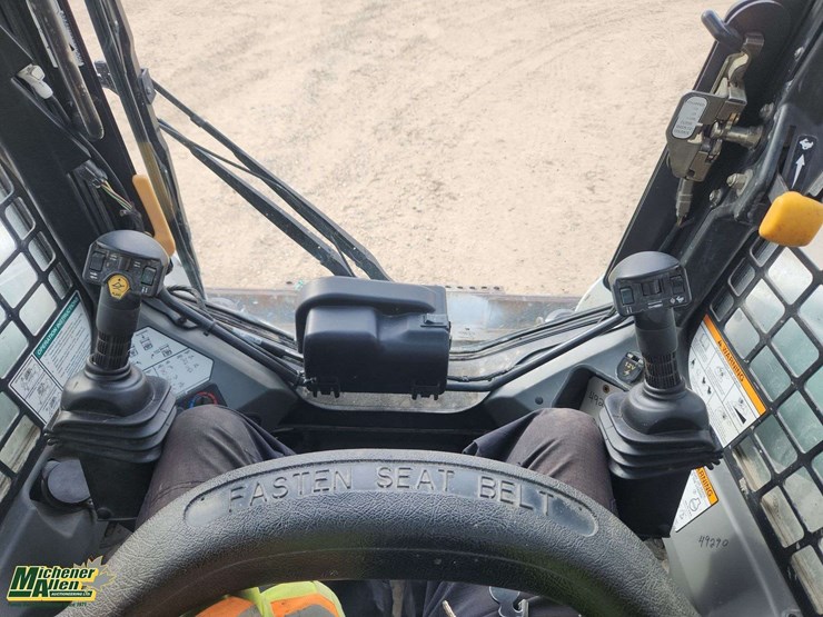 2010-bobcat-s650-image-8