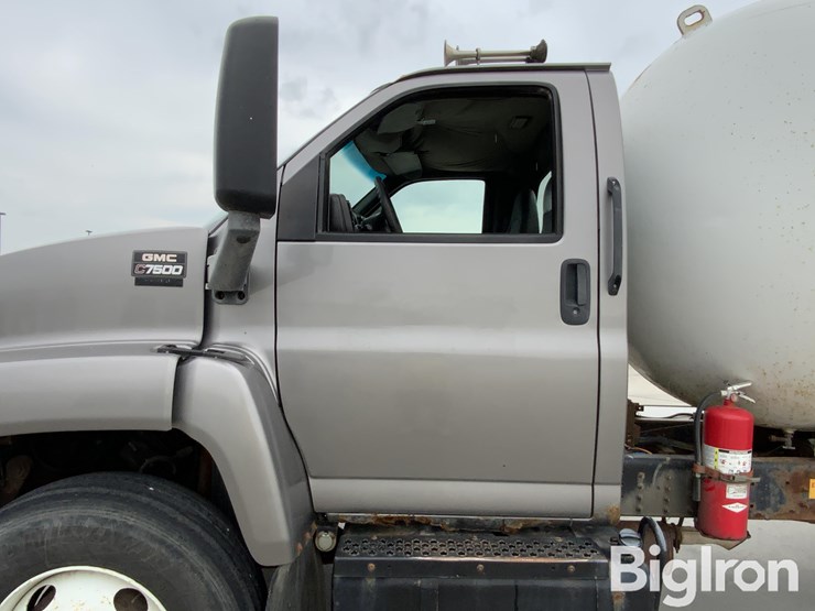 2006-gmc-topkick-image-11