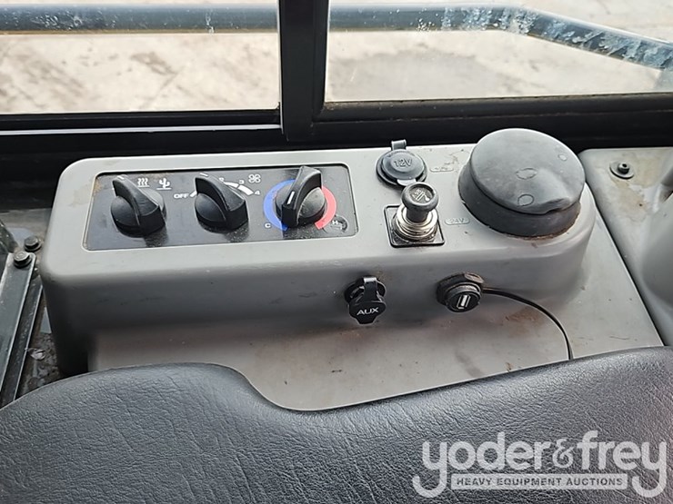 2021-komatsu-d39pxi-24-image-31