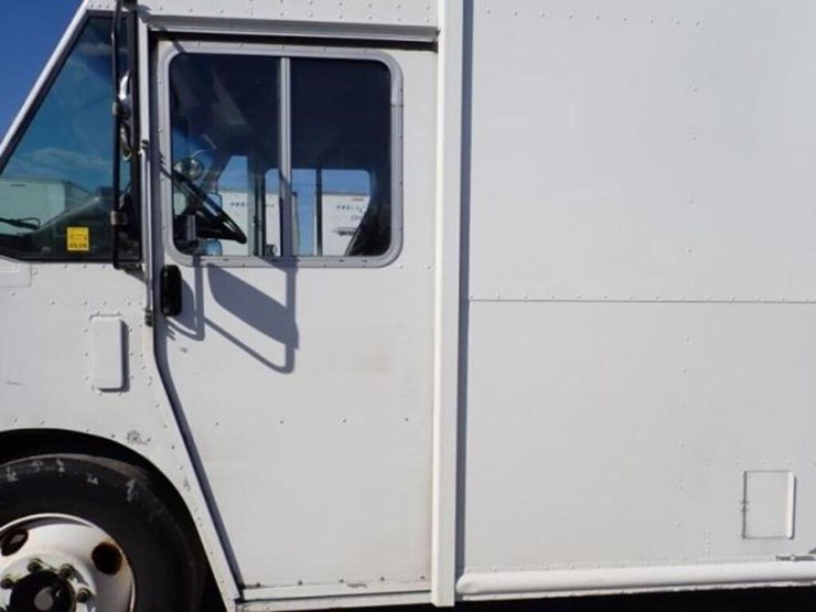 2012-freightliner-mt55-image-41