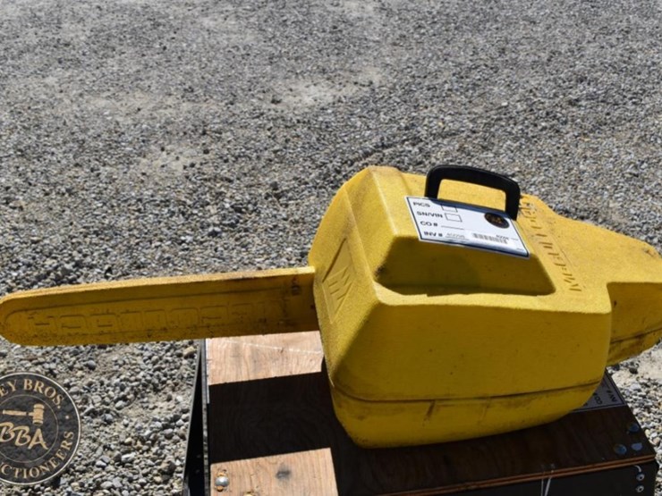 mcculloch-chainsaw-with-16"-bar-and-case-image-1