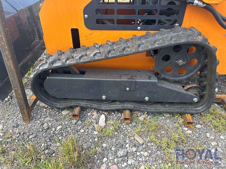 2025-landhero-ldh-ht380-ride-on-mini-track-loader-skid-steer-image-11