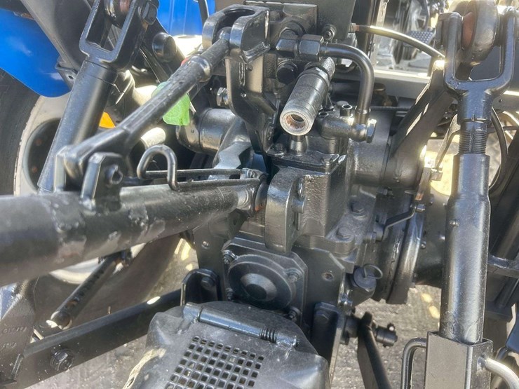 new-holland-tn65-57hp-utility-tractor-image-6