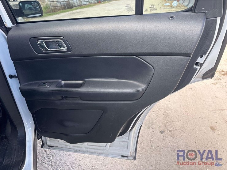 2016-ford-explorer-image-22