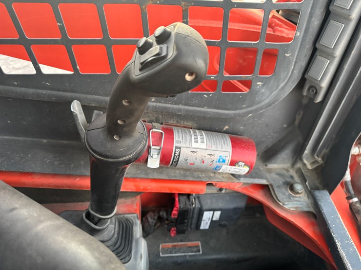 kubota-ssv65-image-26