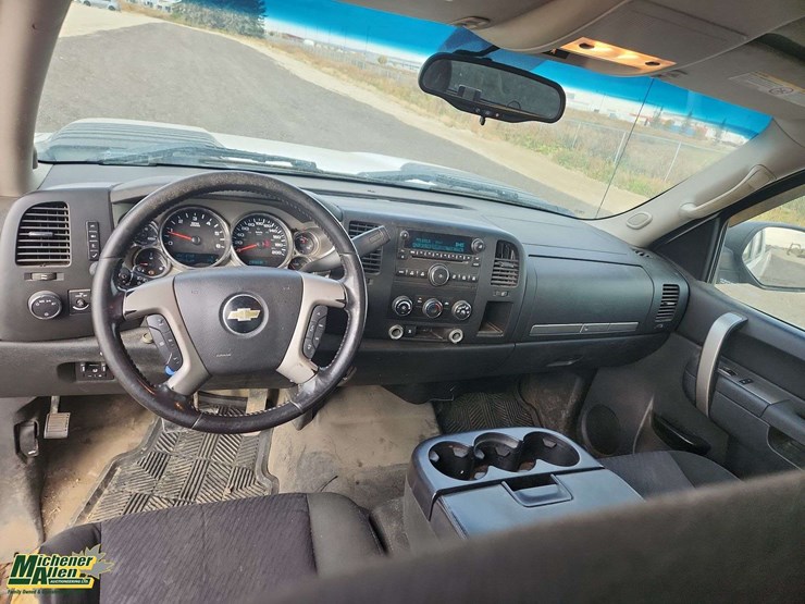 2011-chevrolet-silverado-2500hd-image-10