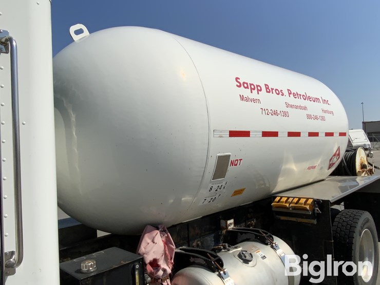 2010-peterbilt-335-image-18