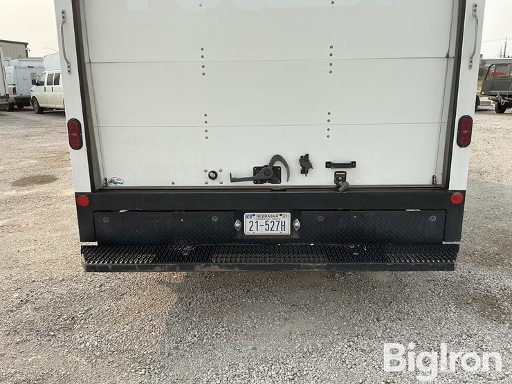 2022-chevrolet-express-3500-image-10