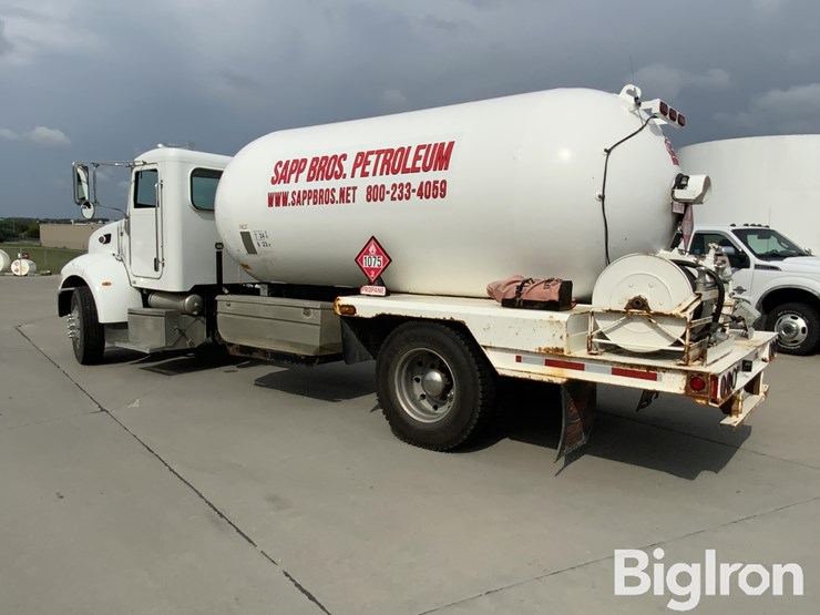 2010-peterbilt-335-image-7