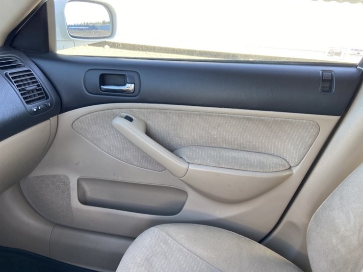 2003-honda-civic-hybrid-sedan-image-14