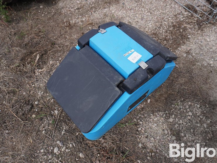 mirafount-3410-two-hole-hog-waterer-image-3