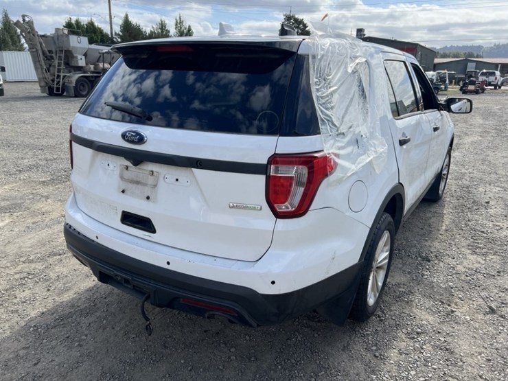 2017-ford-explorer-image-4