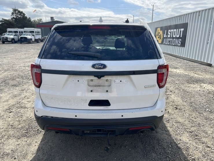 2017-ford-explorer-image-5