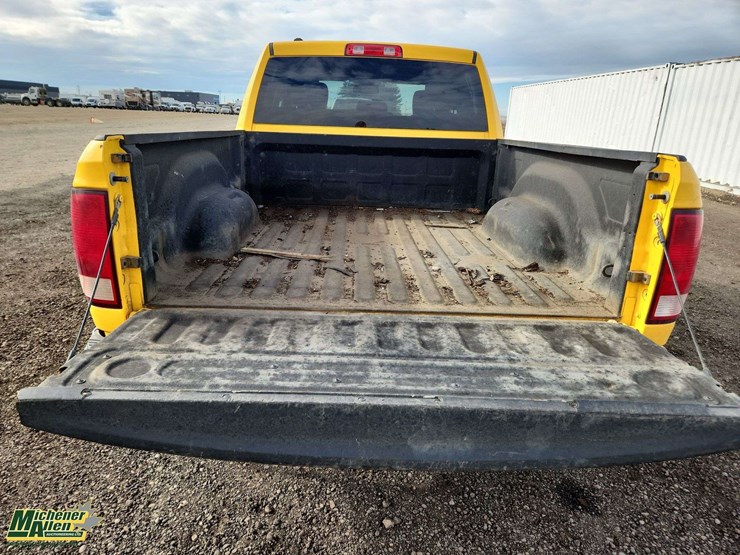 2019-ram-1500-classic-image-34